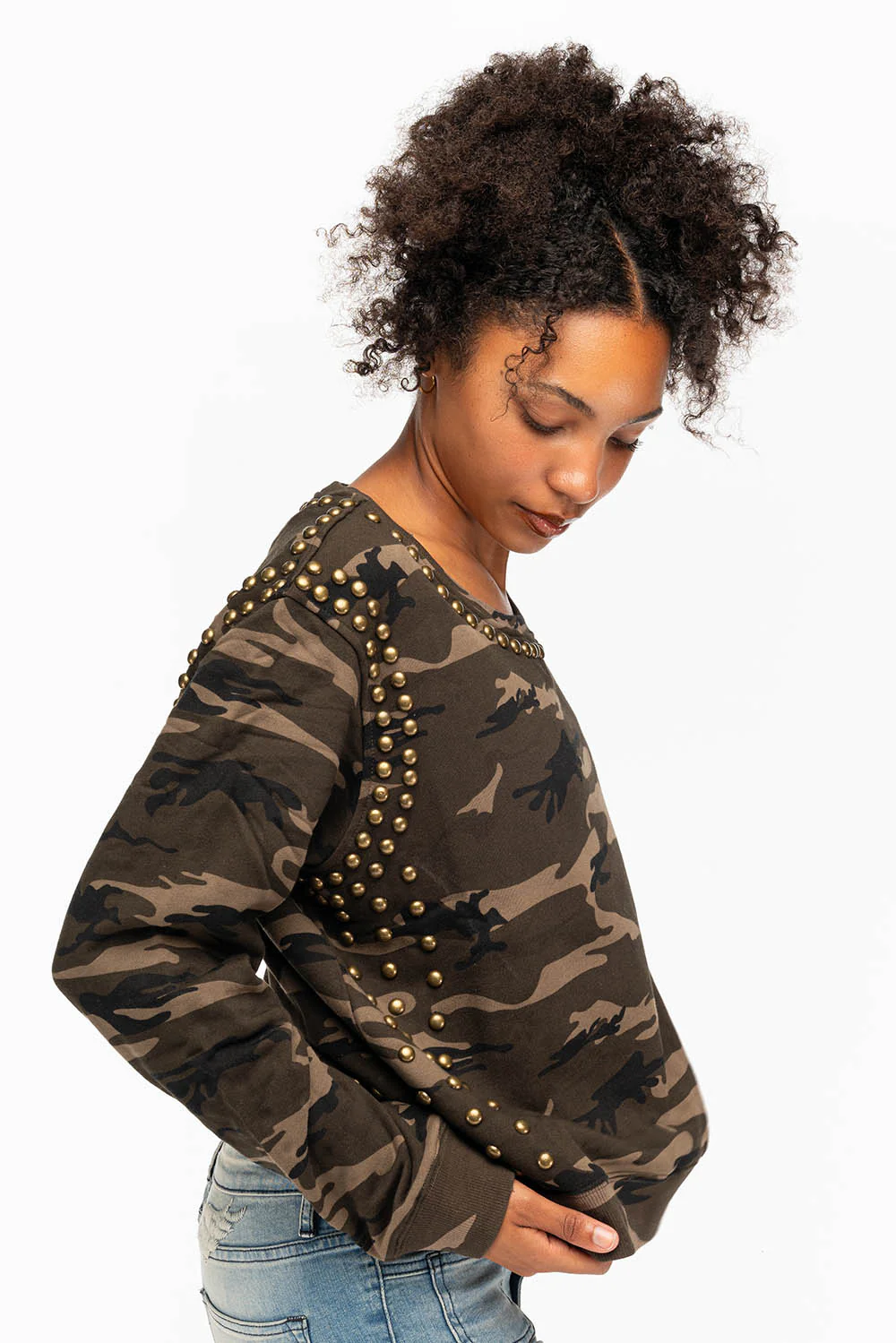WOMENS STUDDED PULLOVER SWEATSHIRT IN CAMO GREEN - Image 4