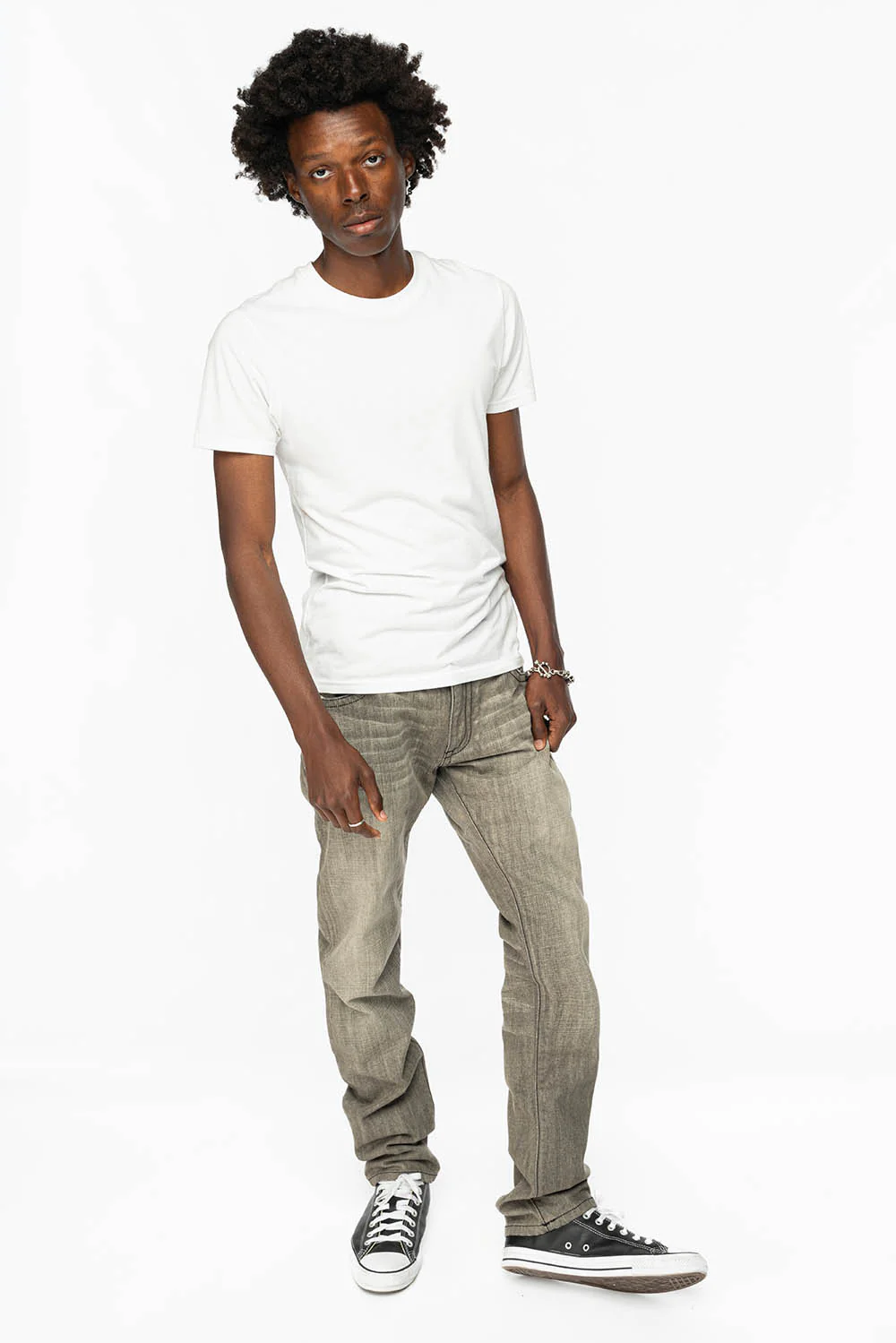 CLASSIC 5 POCKET  SLIM  LEG JEANS  IN GREY 3D LIGHT WASH - Image 4