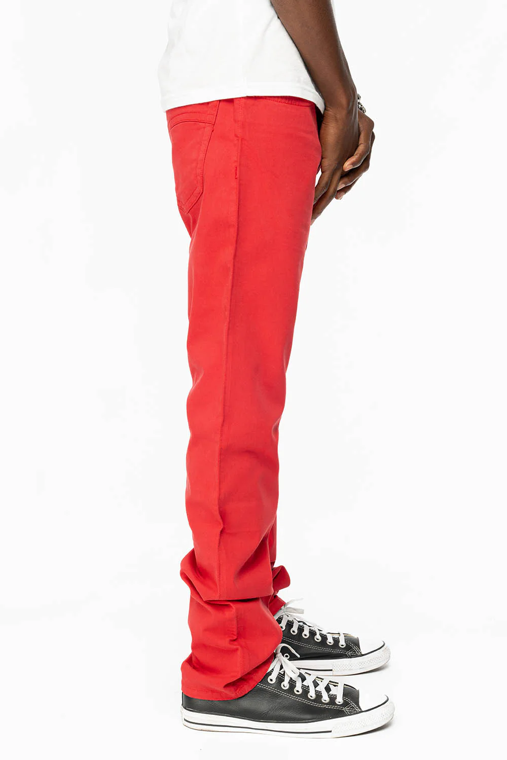 CLASSIC 5 POCKET  SLIM  LEG JEANS  IN RED - Image 3