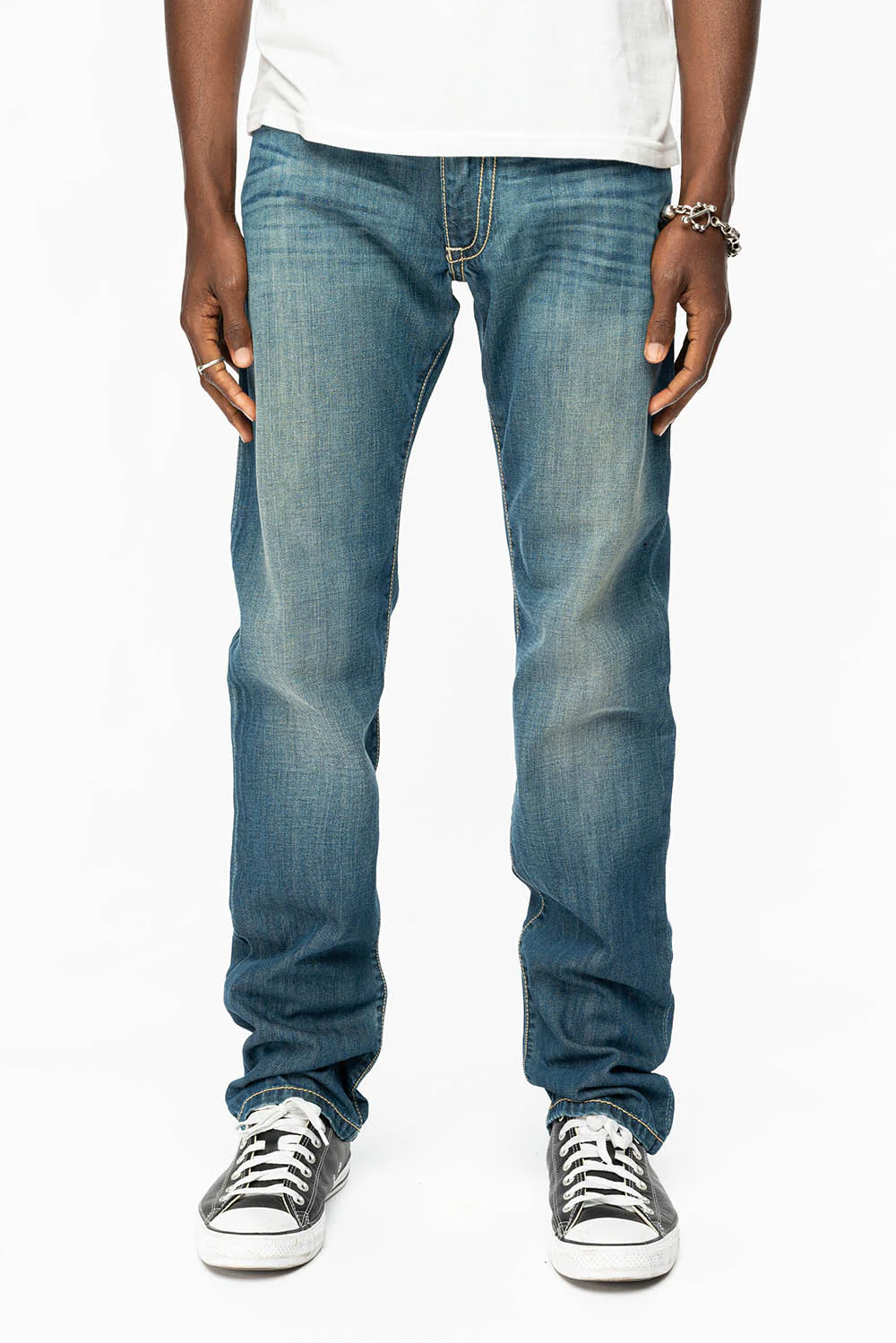 CLASSIC 5 POCKET  STRAIGHT  LEG JEANS  IN BLUE  3D MEDIUM WASH WITH PATCH - Image 5