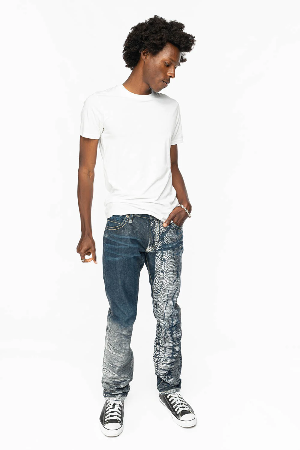 CLASSIC 5 POCKET STRAIGHT LEG JEANS IN DESIGNER SNAKE SILVER WASH - Image 5