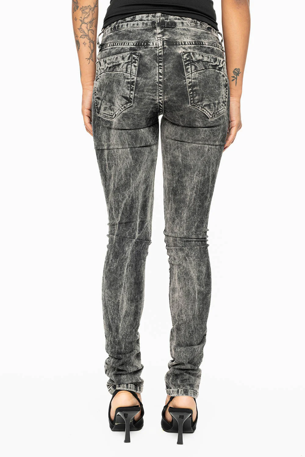 JANE MID RISE WOMENS SKINNY JEANS IN GARY LIGHT GREY WASH - Image 3
