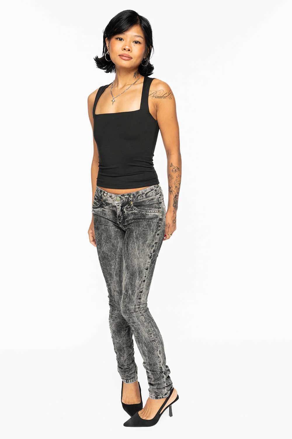 JANE MID RISE WOMENS SKINNY JEANS IN GARY LIGHT GREY WASH - Image 6