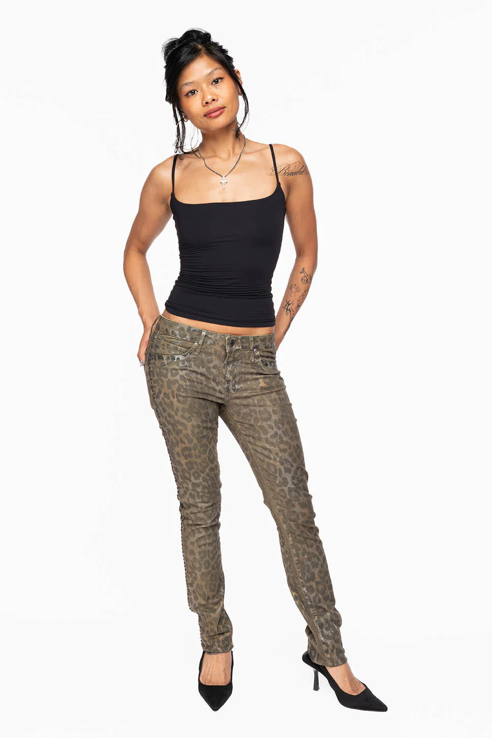 JANE MID RISE WOMENS SKINNY JEANS IN SAFARI GREEN WASH EMBELLISHED WITH SMOKEY TOPAZ CRYSTALS ON SIDE SEAM - Image 5