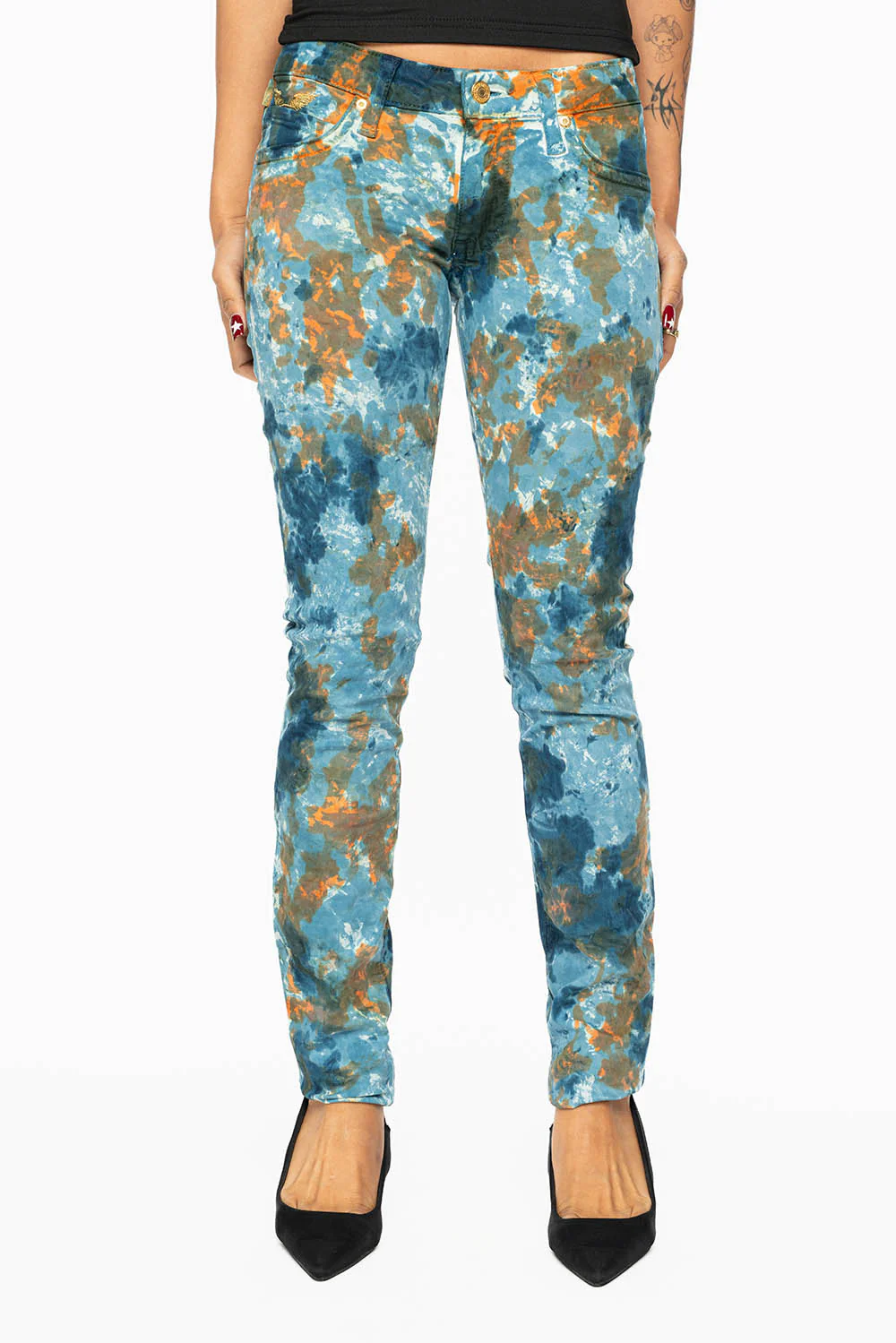 MARILYN LOW RISE WOMENS SKINNY JEANS IN  PAINT BLUE WASH WITH AURUM CRYSTALS - Image 3