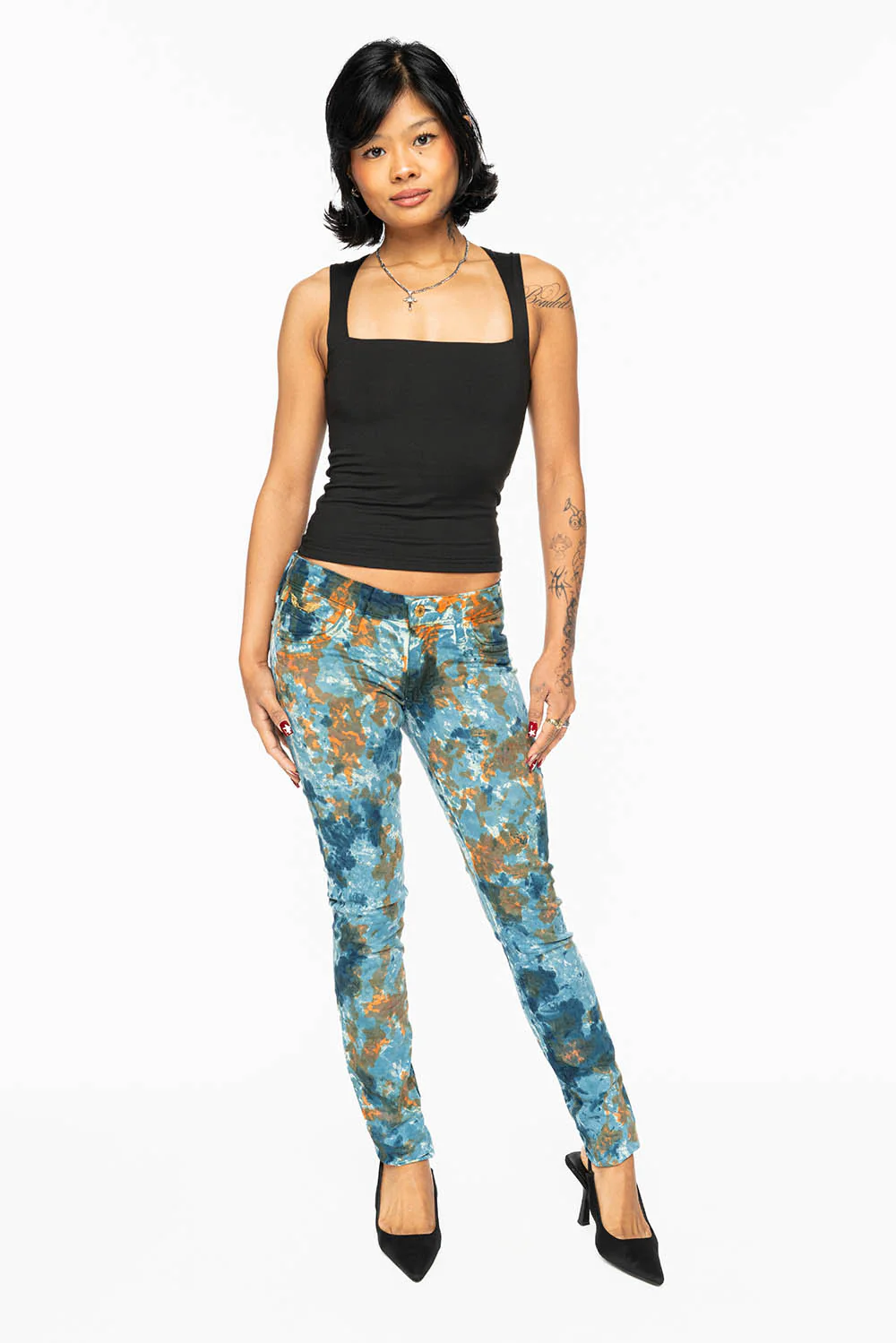 MARILYN LOW RISE WOMENS SKINNY JEANS IN  PAINT BLUE WASH WITH AURUM CRYSTALS - Image 6