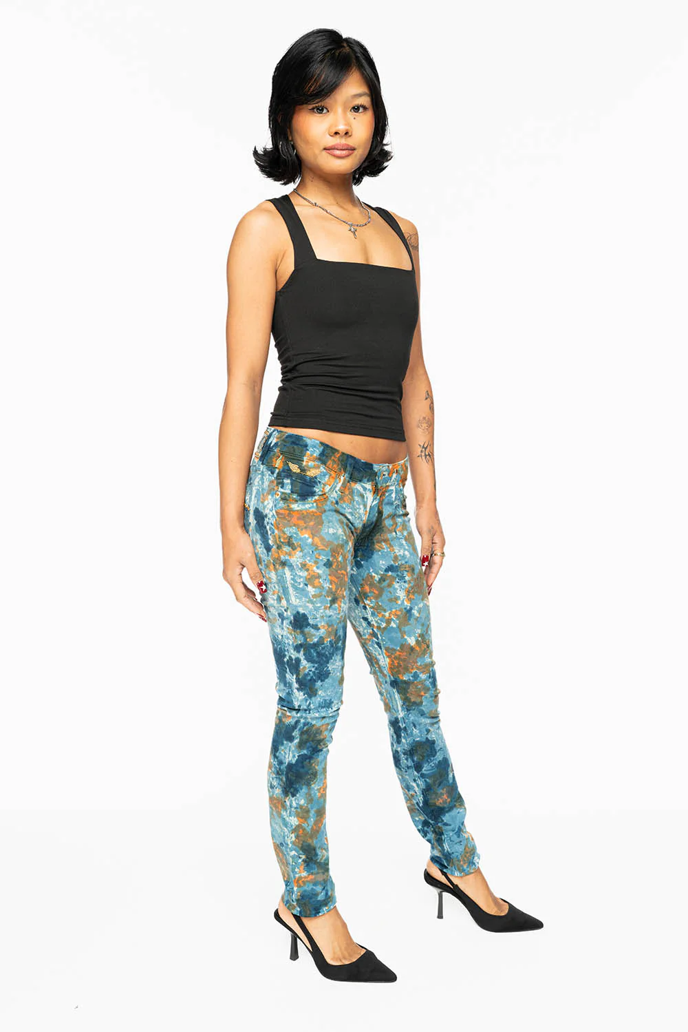 MARILYN LOW RISE WOMENS SKINNY JEANS IN  PAINT BLUE WASH WITH AURUM CRYSTALS - Image 8