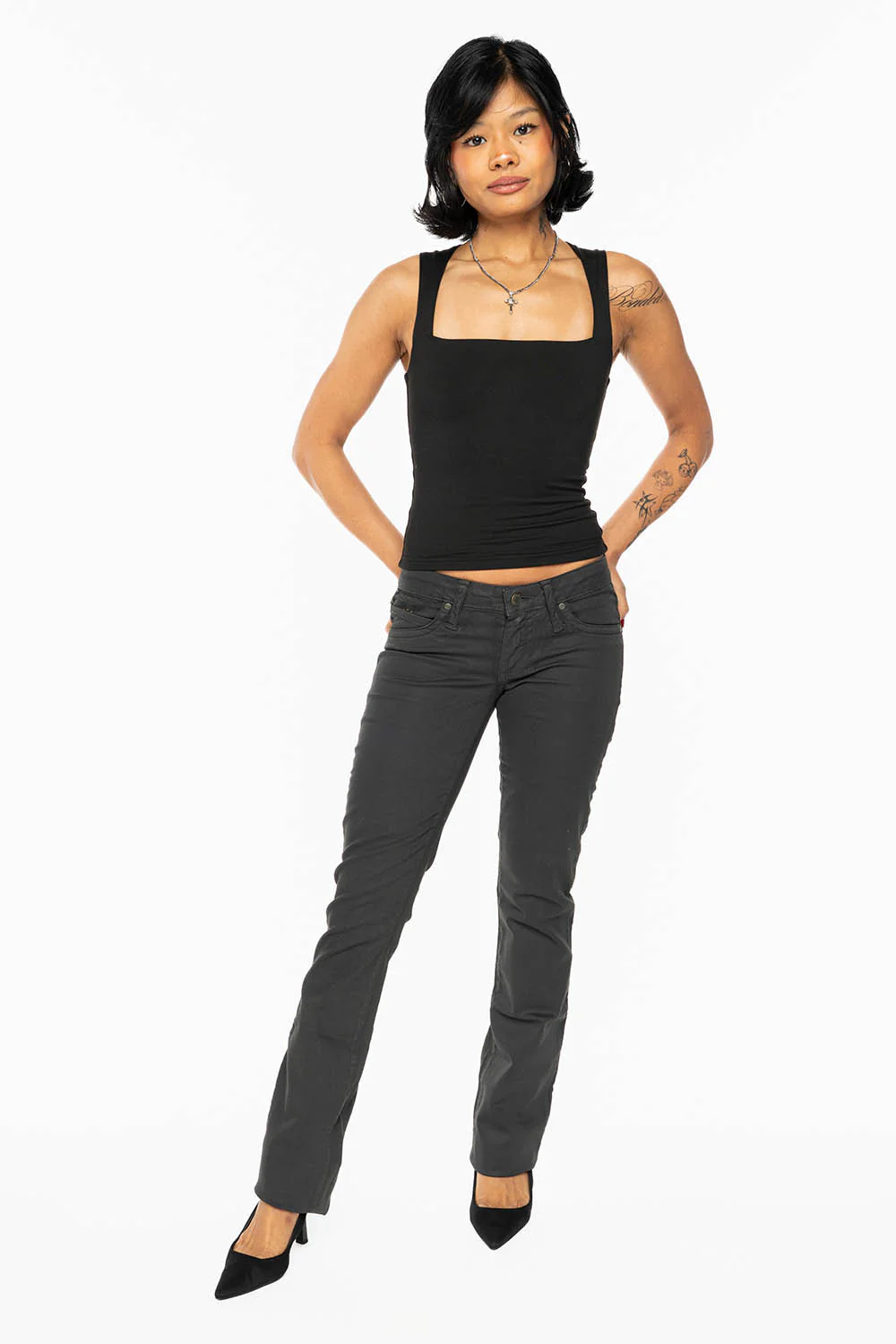 MARILYN LOW RISE WOMENS STRAIGHT LEG JEANS IN CHARCOAL COATING - Image 4