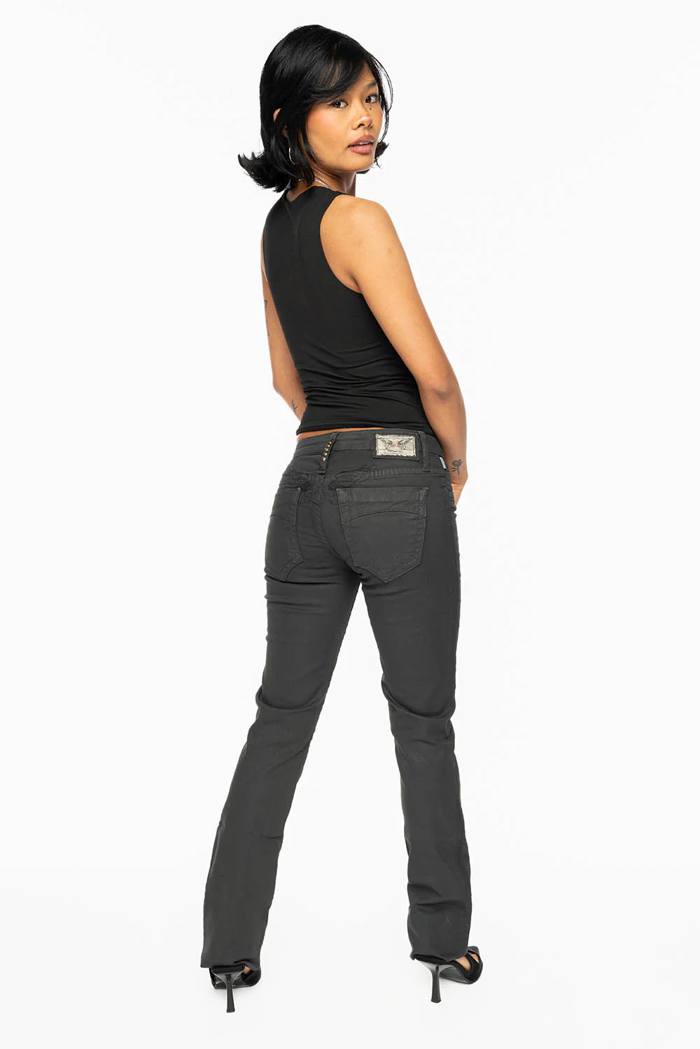 MARILYN LOW RISE WOMENS STRAIGHT LEG JEANS IN CHARCOAL COATING - Image 5