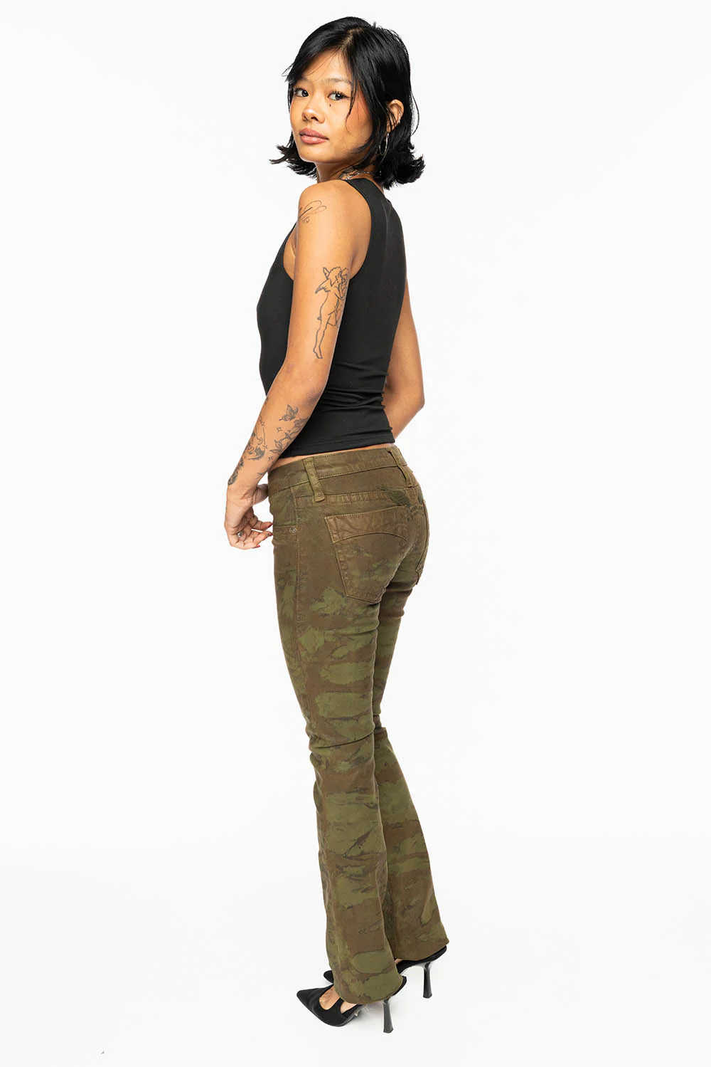 MARILYN LOW RISE WOMENS STRAIGHT LEG JEANS IN MUD GREEN  CAMO COATING - Image 5