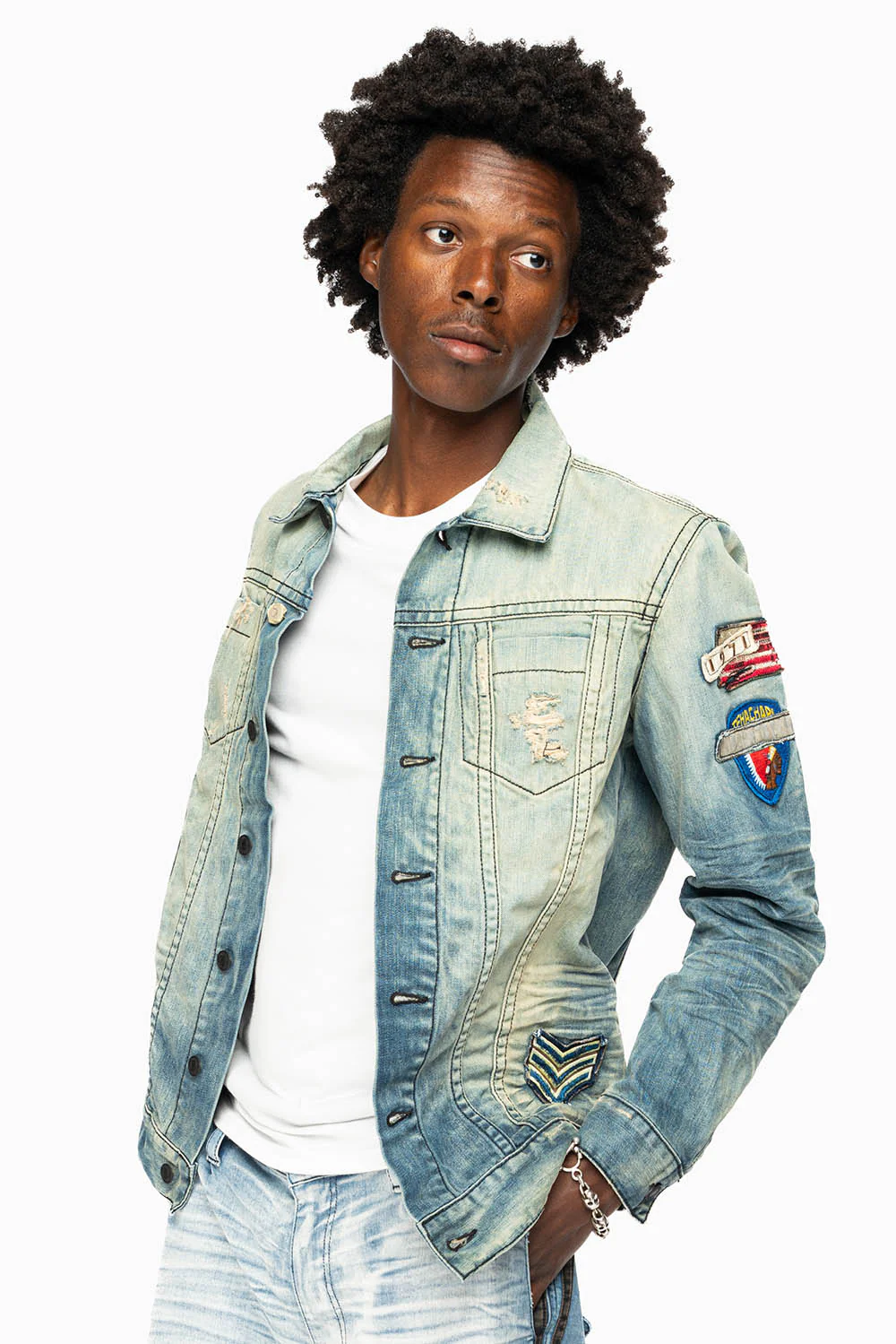 MENS DENIM JACKET IN ALLOY MEDIUM BROKEN WASH WITH PATCHES - Image 5