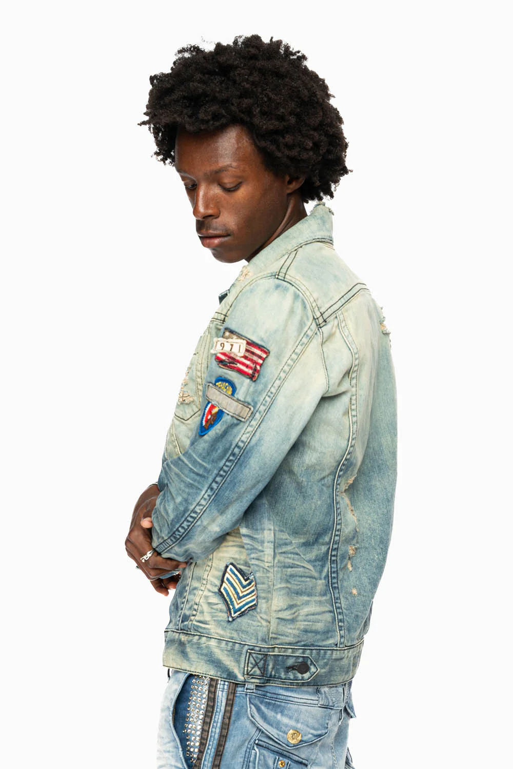 MENS DENIM JACKET IN ALLOY MEDIUM BROKEN WASH WITH PATCHES - Image 6