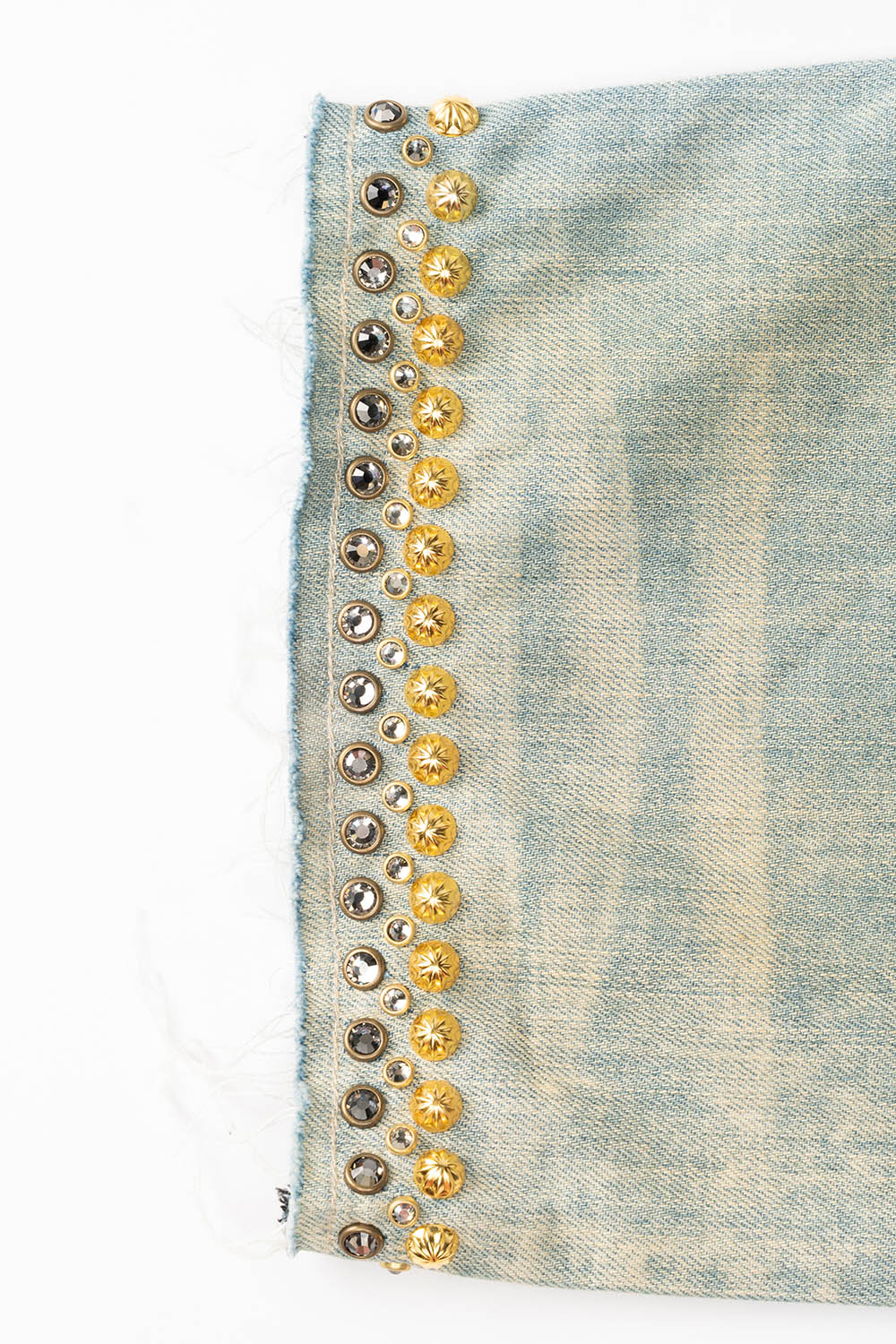 MENS SHORT WITH FLAP POCKETS IN VAGABOND REPAIRED WASH WITH CRYSTALS AND STUDS - Image 4