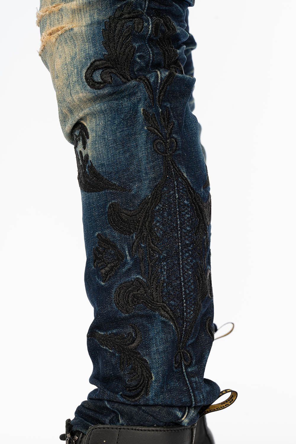 MID RISE WOMENS JEANS IN 5D DARK BROKEN  BLUE WASH WITH BLACK  EMBROIDERY - Image 4