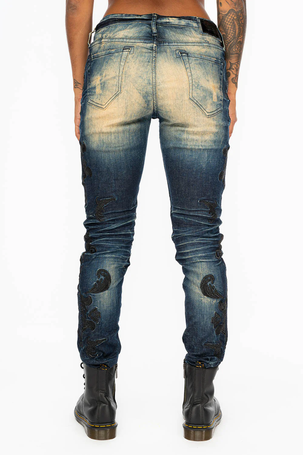 MID RISE WOMENS JEANS IN 5D DARK BROKEN  BLUE WASH WITH BLACK  EMBROIDERY - Image 6