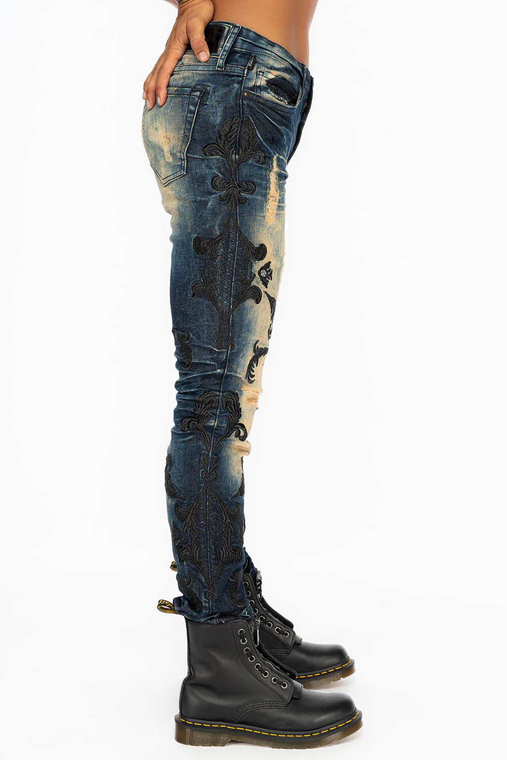 MID RISE WOMENS JEANS IN 5D DARK BROKEN  BLUE WASH WITH BLACK  EMBROIDERY - Image 7