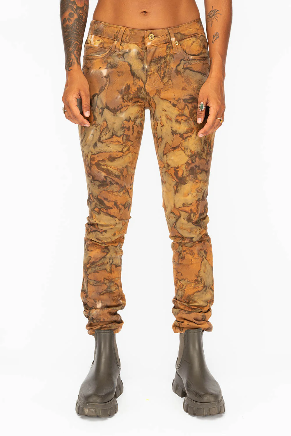 MID RISE WOMENS SKINNY JEANS IN MUD BROWN COATING - Image 6