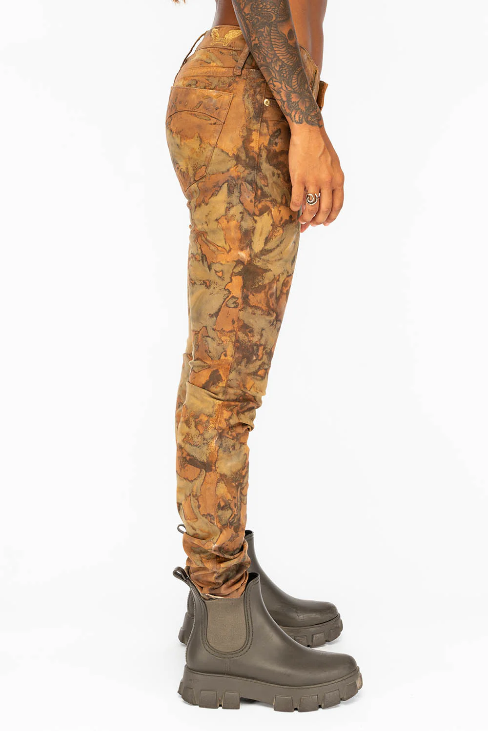 MID RISE WOMENS SKINNY JEANS IN MUD BROWN COATING - Image 7
