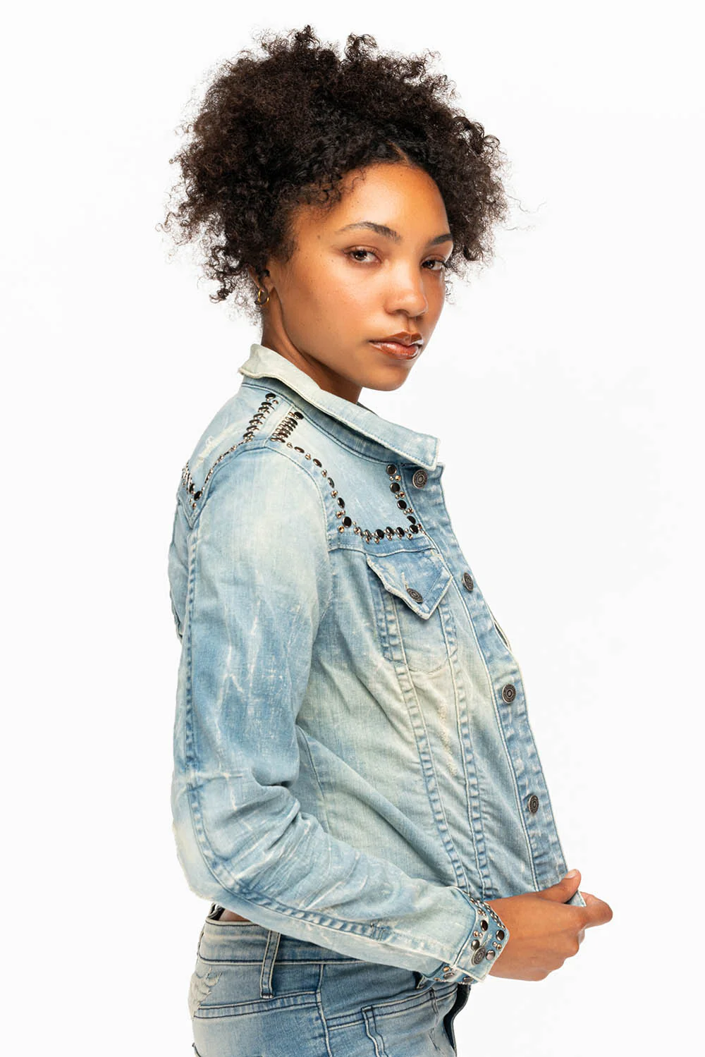 ROBIN'S JEAN DENIM JACKET IN 5D LIGHT BROKEN WASH WITH NICKEL STUDS AND CRYSTALS - Image 4