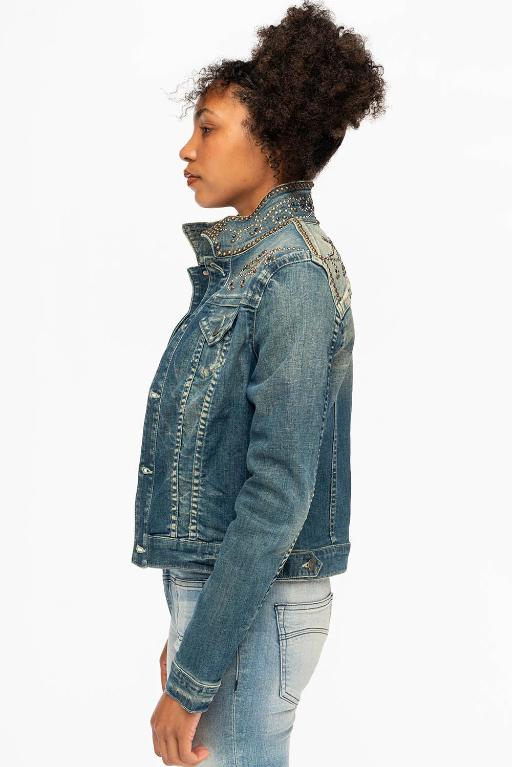 DENIM JACKET IN DIONE WASH FORGET ME NOT FLOWER CRYSTAL DESIGN - Image 4