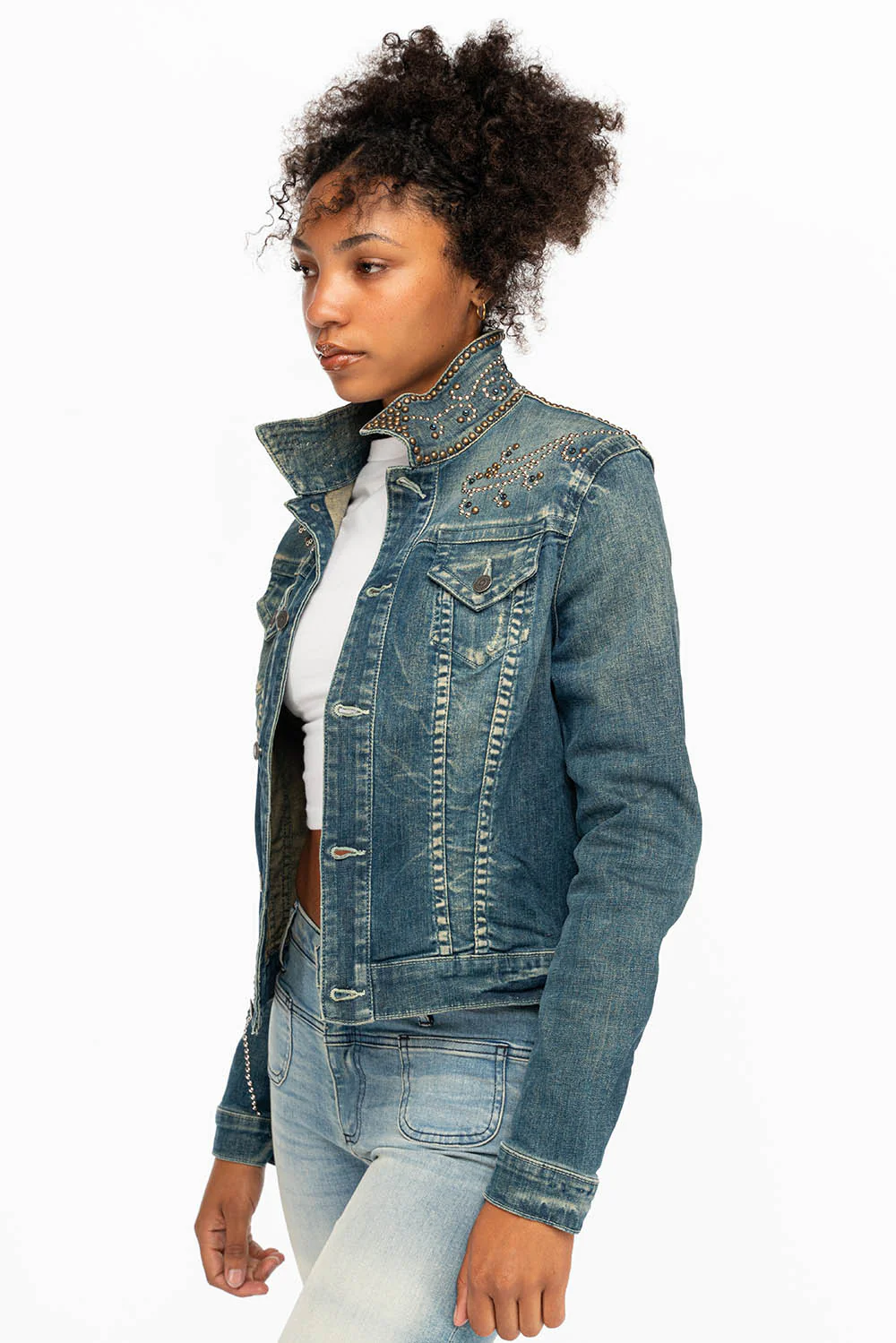 DENIM JACKET IN DIONE WASH FORGET ME NOT FLOWER CRYSTAL DESIGN - Image 5