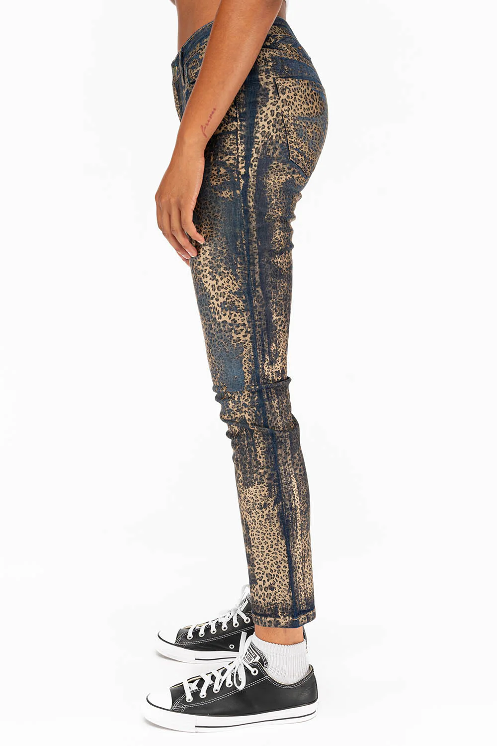 MID RISE STRAIGHT IN CHEETAH PRINT ON BLUE - Image 3