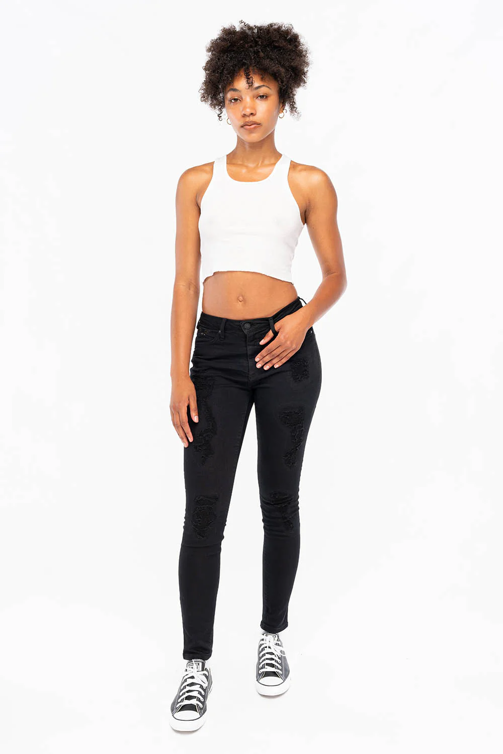 MIDRISE WOMENS SKINNY JEANS IN OVERDYE BLACK - Image 4