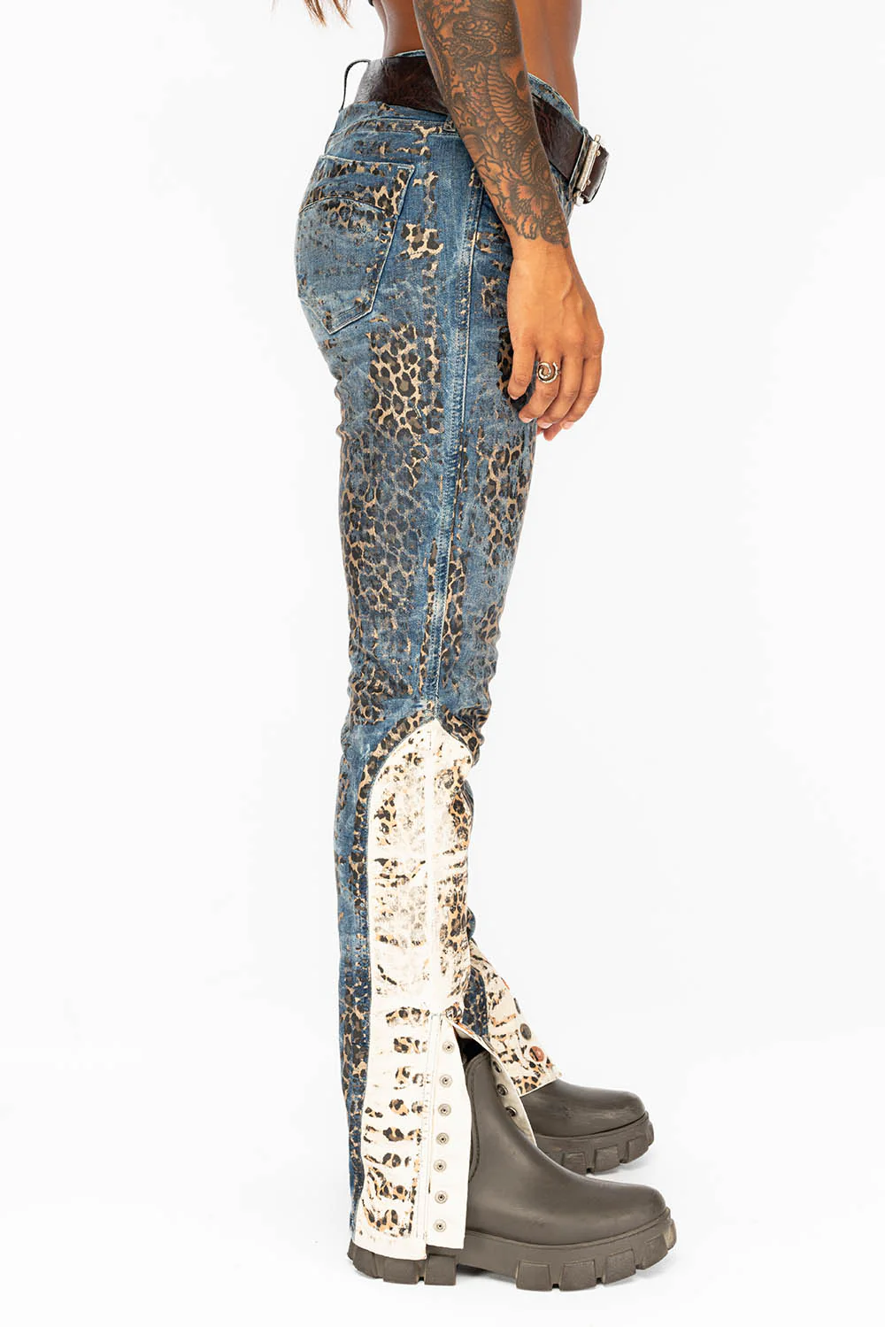 WOMENS BLUE JEANS WITH LEOPARD COATING AND ANKLE SNAP CLOSURE - Image 3