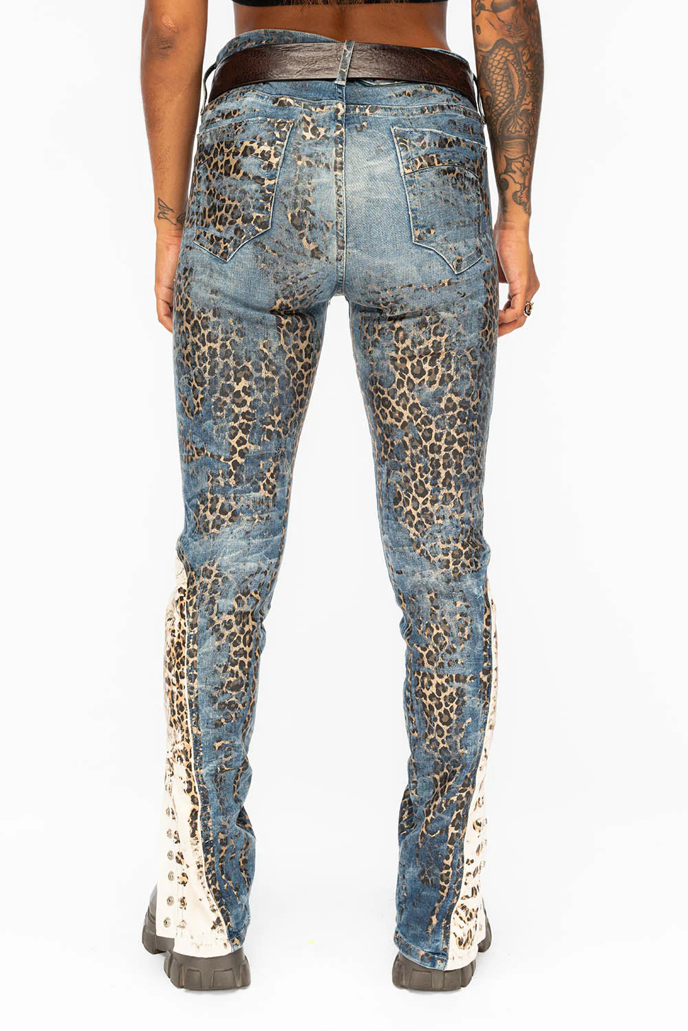 WOMENS BLUE JEANS WITH LEOPARD COATING AND ANKLE SNAP CLOSURE - Image 4