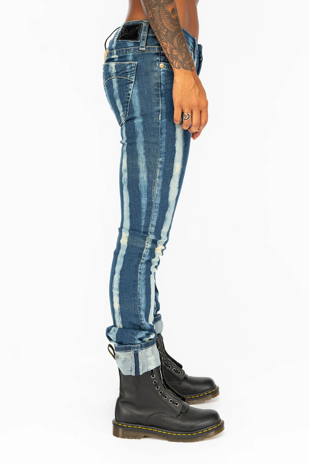 MARILYN LOW RISE WOMENS STRAIGHT LEG JEANS IN PRISONER WASH - Image 4