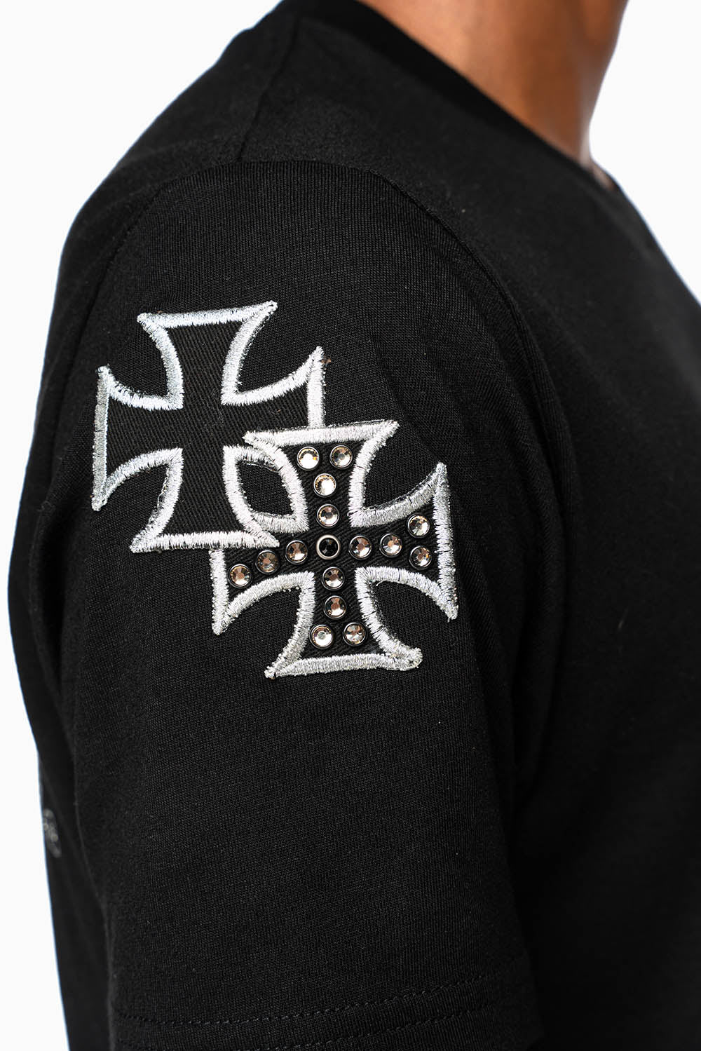 ROBIN’S LOGO WINGS TEE IN BLACK  EMBELLISHED WITH CROSS PATCHES AND CRYSTALS - Image 4