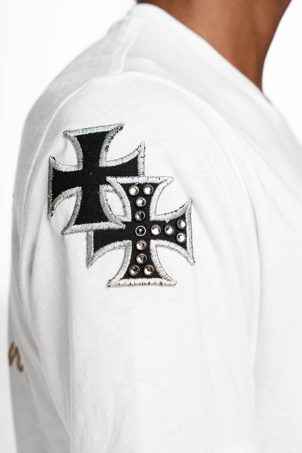 ROBIN’S LOGO WINGS TEE IN WHITE  EMBELLISHED WITH CROSS PATCHES AND CRYSTALS - Image 3
