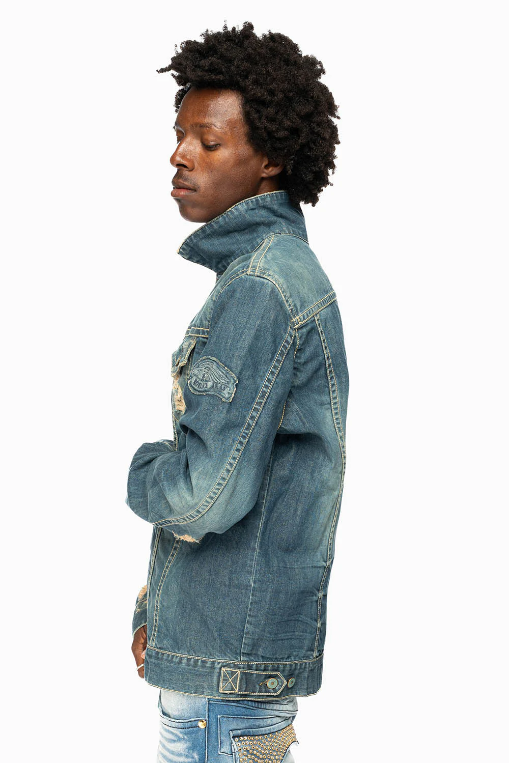 ROBINS MOTORCYCLE CLUB DENIM JACKET IN MEDIUM BLUE BROKEN WASH WITH PATCHES - Image 7