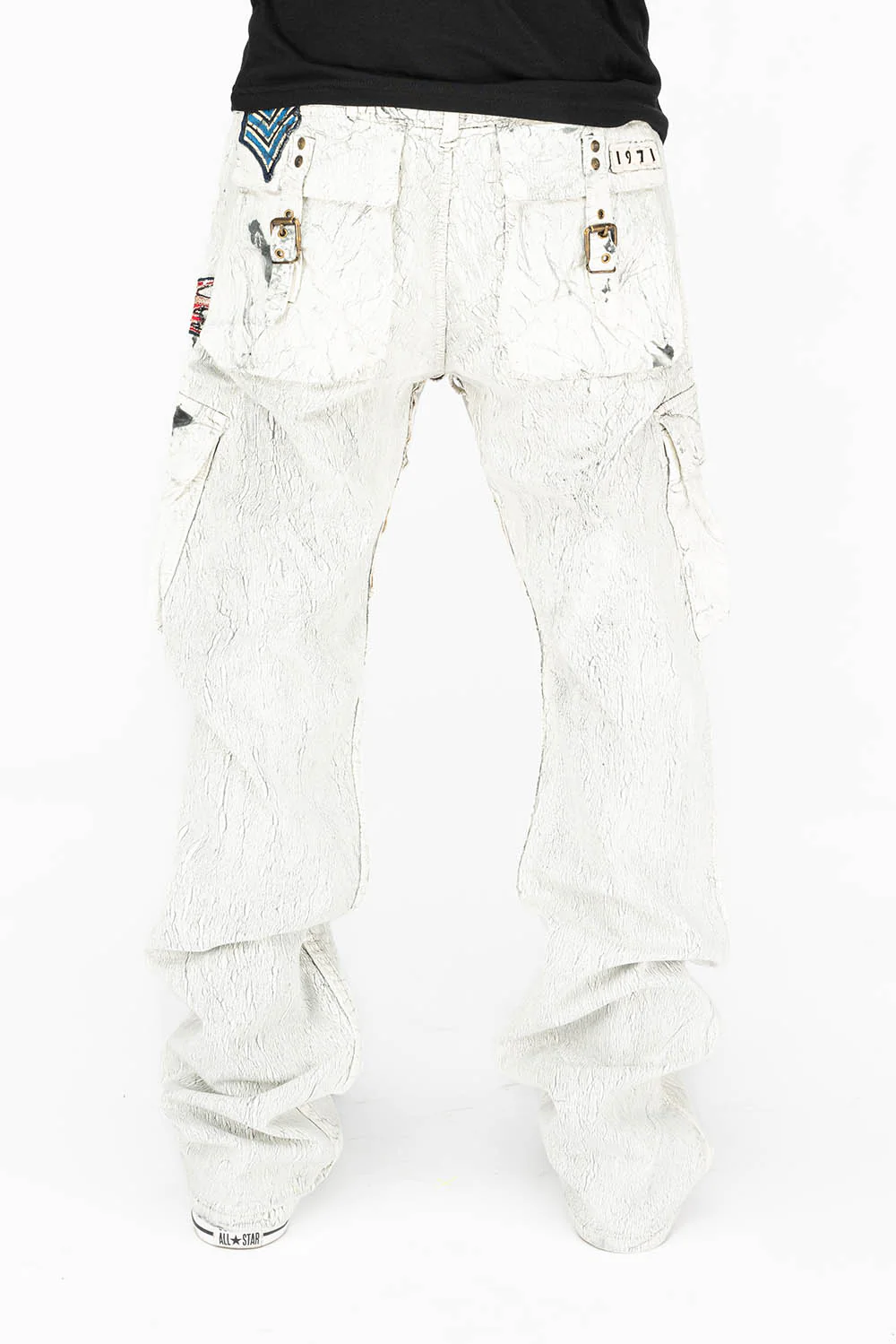 MENS MILITARY STYLE CARGO PANTS IN CRACKLE WHITE DYE WITH PATCH - Image 3