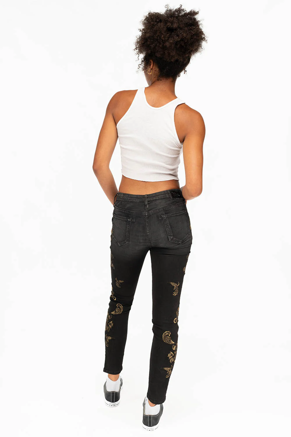 MID RISE WOMENS JEANS WITH GOLD EMBROIDERY IN LA BLACK - Image 5