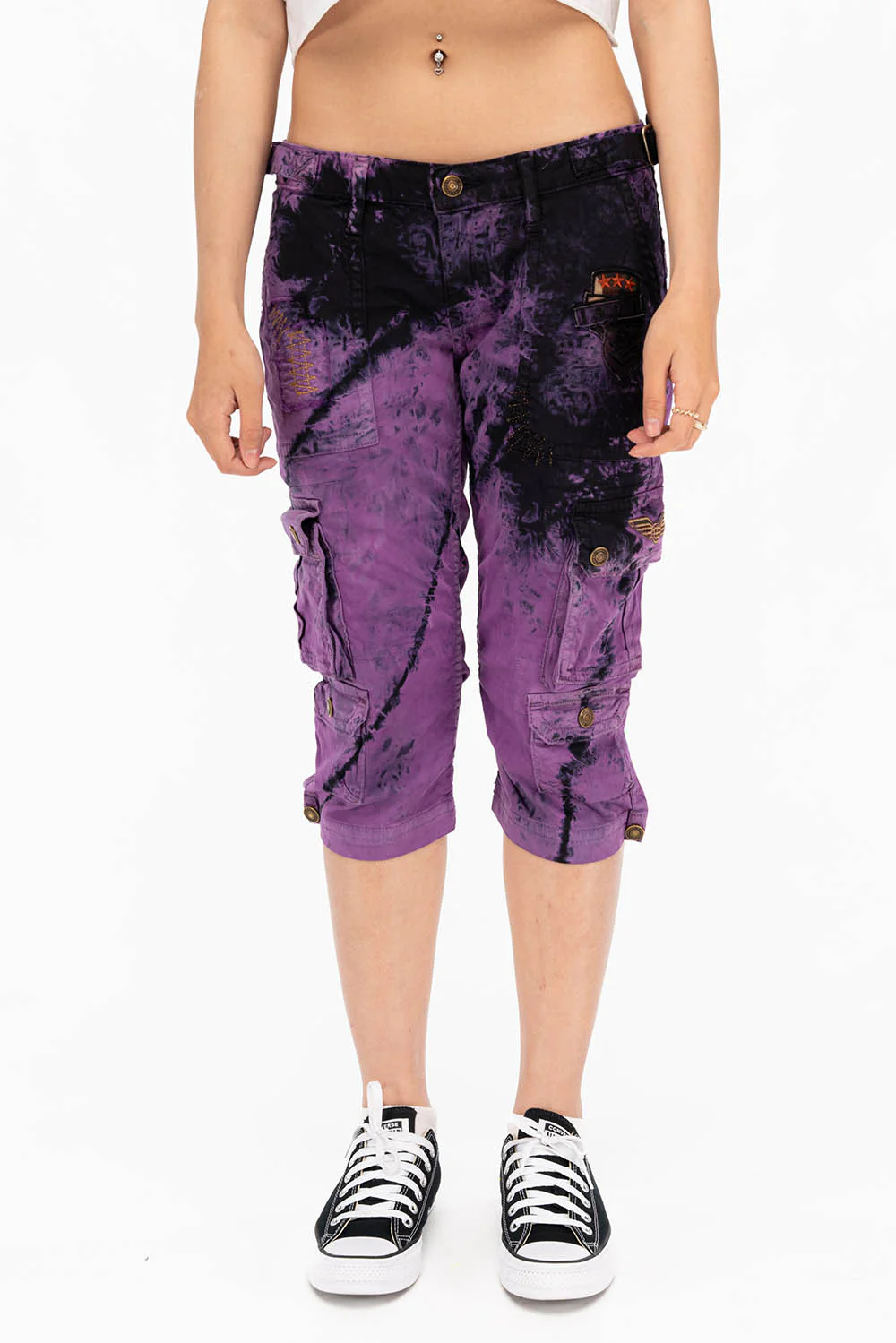 MILITARY STYLE ASSORTED PATCH WOMENS CARGO SHORTS IN TYE DYE PURPLE AND BLACK WASH - Image 3