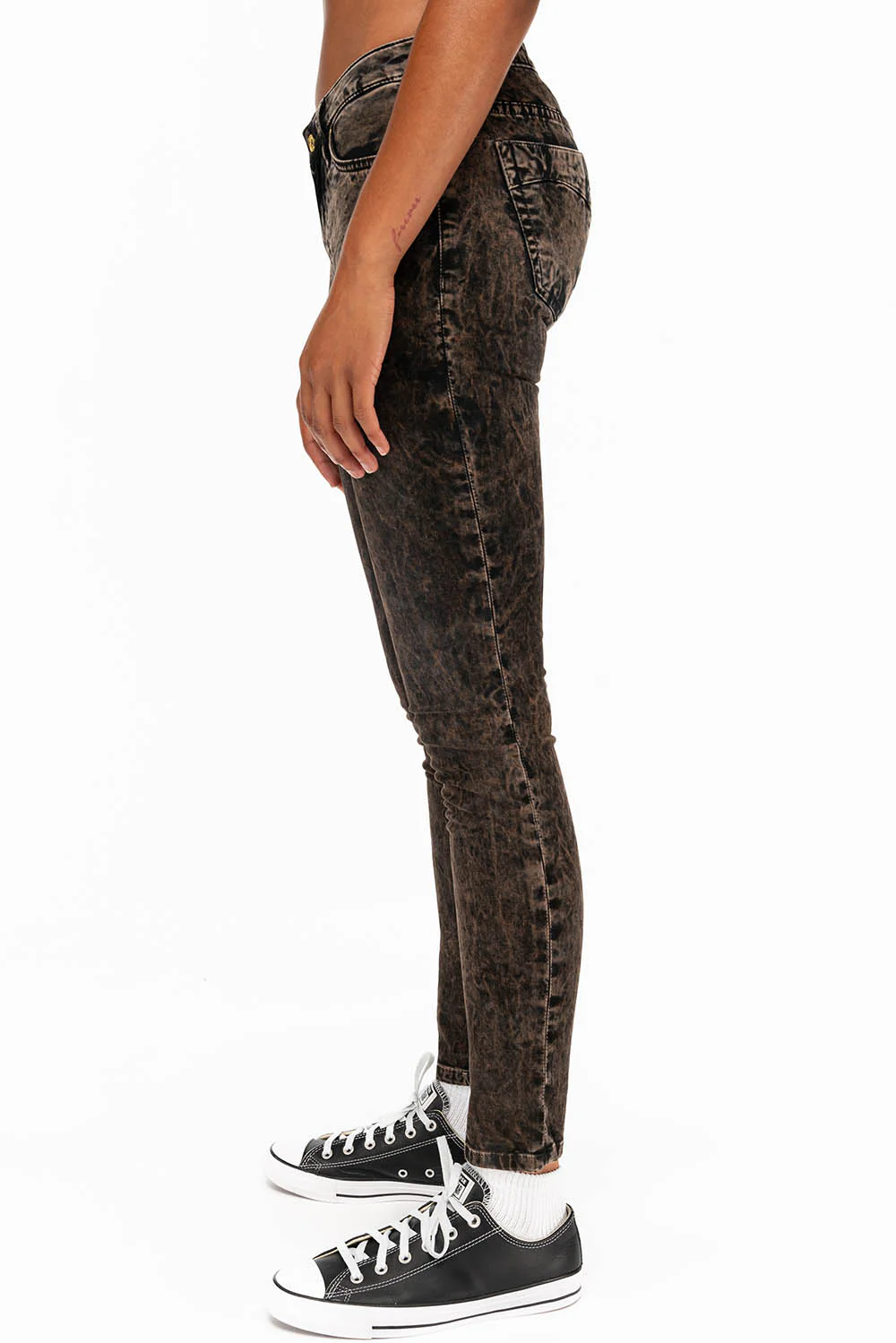 JANE MID RISE WOMENS SKINNY JEANS IN BROWN THUNDER WITH GOLD WINGS - Image 2