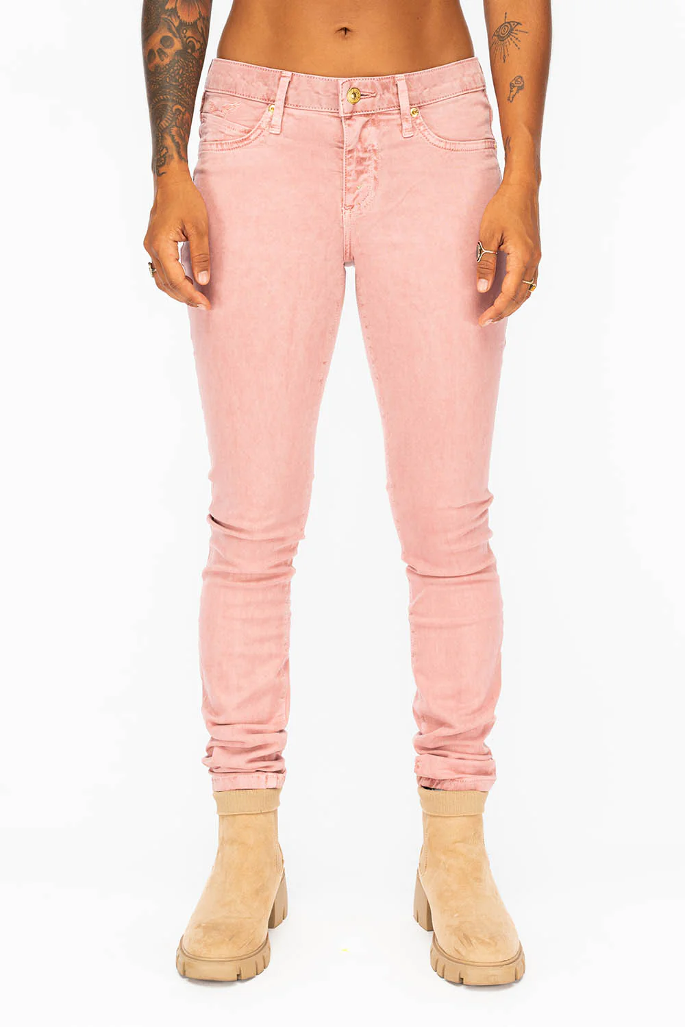 MID RISE WOMENS SKINNY JEANS IN LIGHT PINK WASH - Image 2