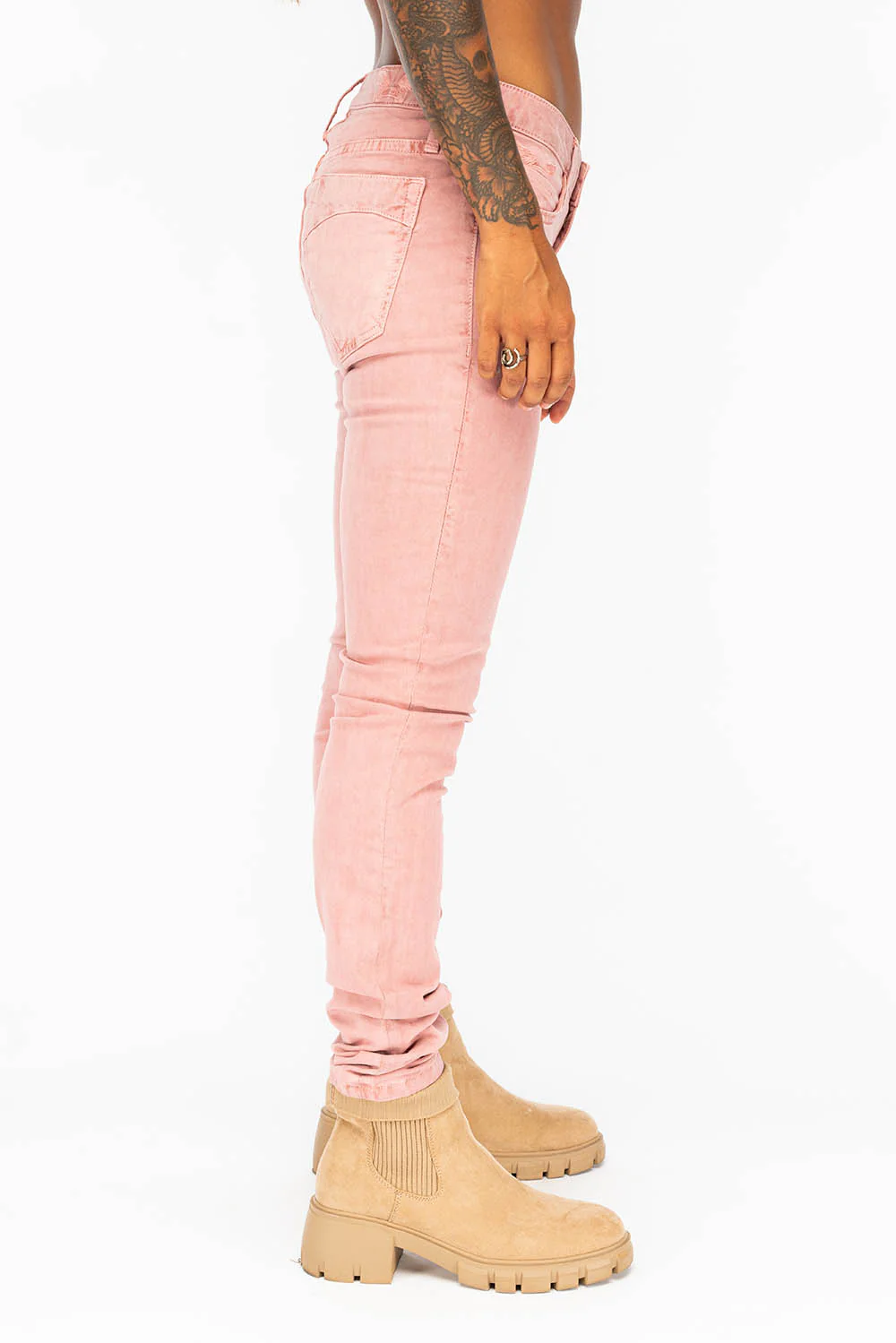 MID RISE WOMENS SKINNY JEANS IN LIGHT PINK WASH - Image 3