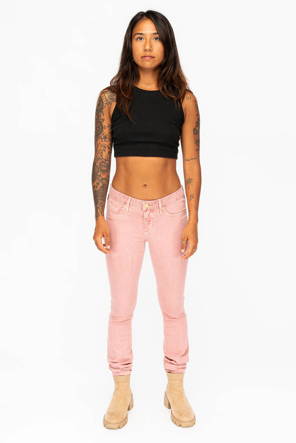 MID RISE WOMENS SKINNY JEANS IN LIGHT PINK WASH - Image 5