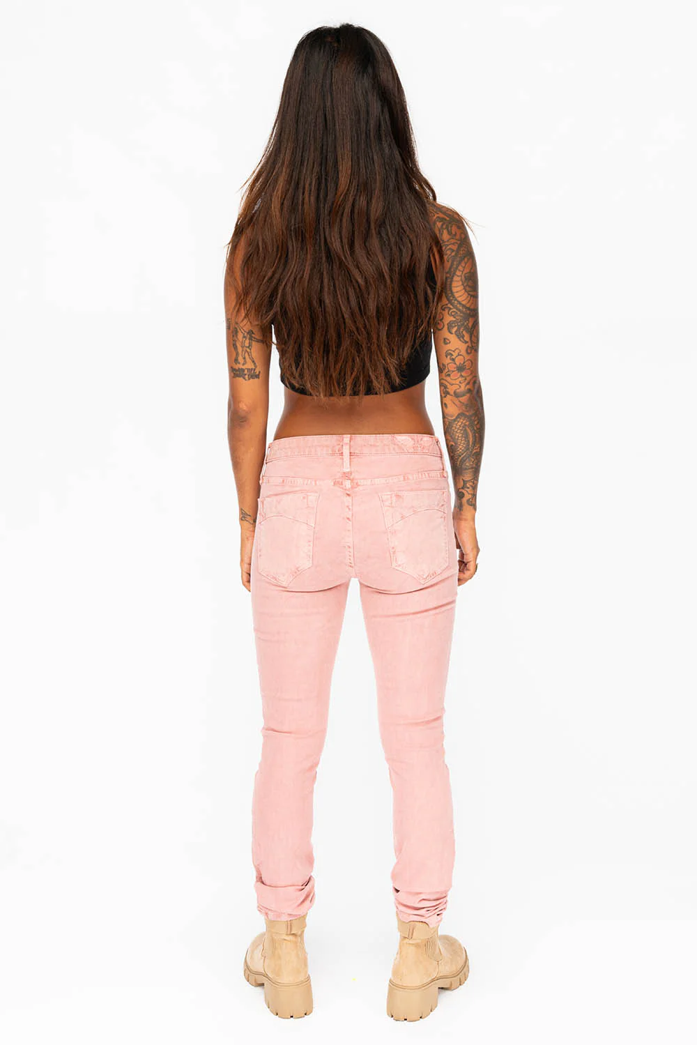 MID RISE WOMENS SKINNY JEANS IN LIGHT PINK WASH - Image 6