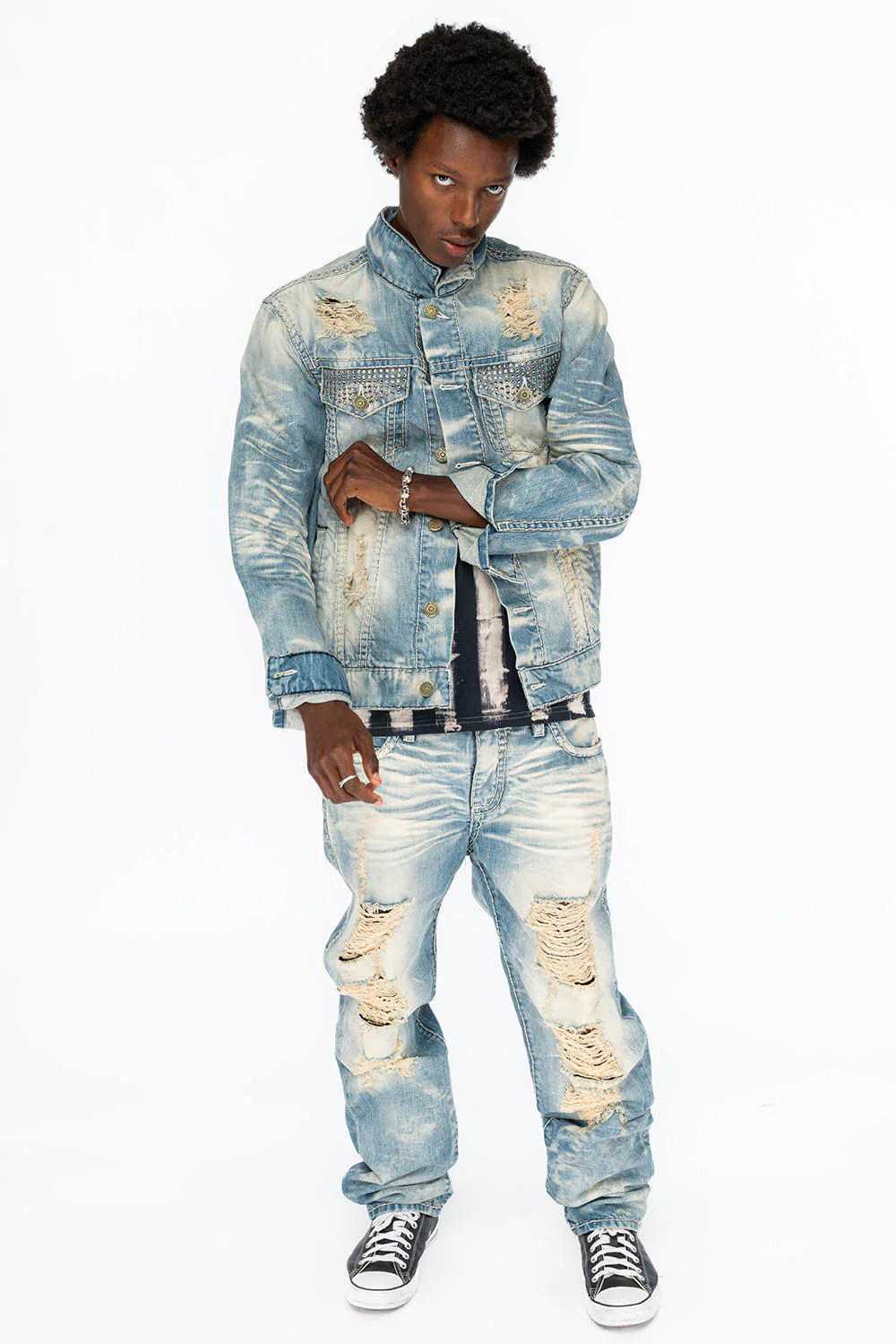 VINTAGE INDIGO DISTRESSED ,RIPPED JEAN JKT WITH WHITE CONTRAST STICH IN OMAHA BROKEN WASH WITH CRYSTALS - Image 4