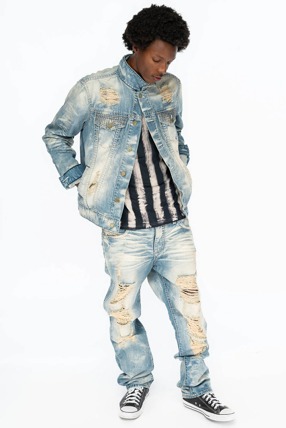 VINTAGE INDIGO DISTRESSED ,RIPPED JEAN JKT WITH WHITE CONTRAST STICH IN OMAHA BROKEN WASH WITH CRYSTALS - Image 6